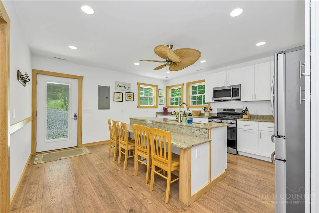 Image number 5 for the current listing