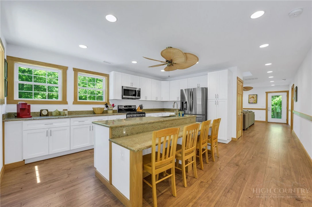 Image number 6 for the current listing