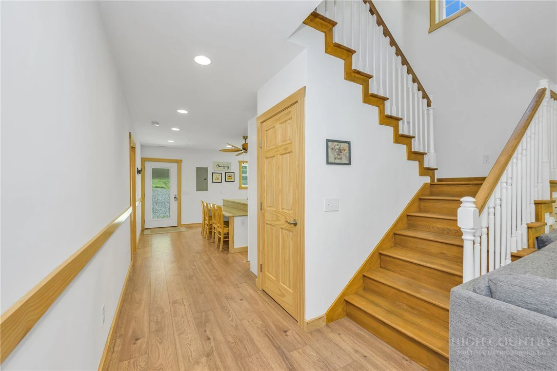 Image number 11 for the current listing