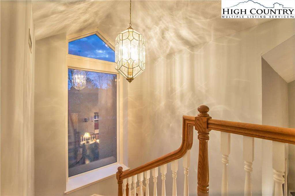 Image number 5 for the current listing