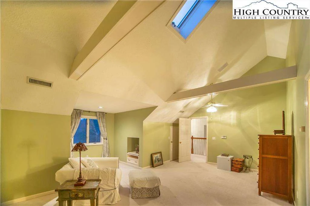 Image number 6 for the current listing