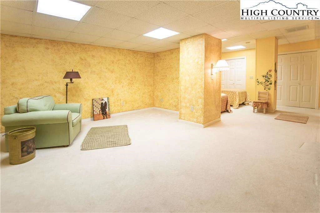 Image number 9 for the current listing
