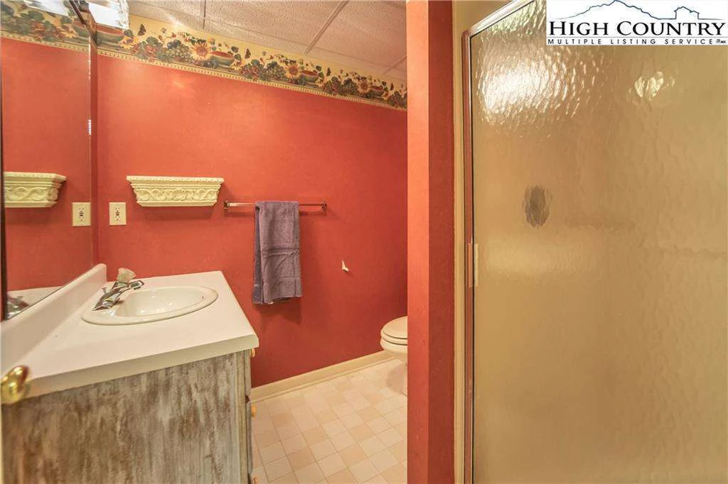 Image number 11 for the current listing