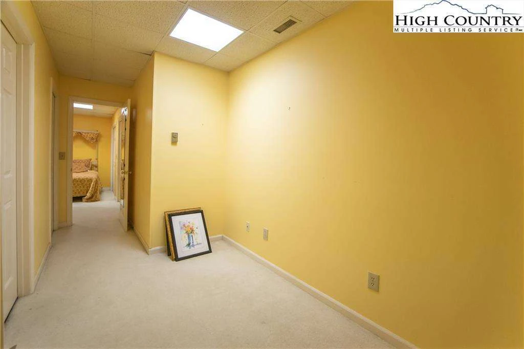 Image number 12 for the current listing