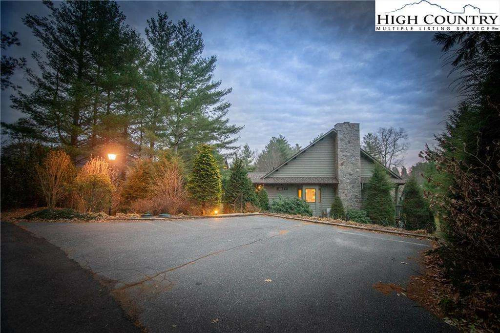Image number 15 for the current listing