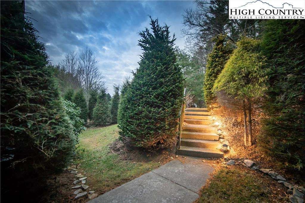 Image number 16 for the current listing