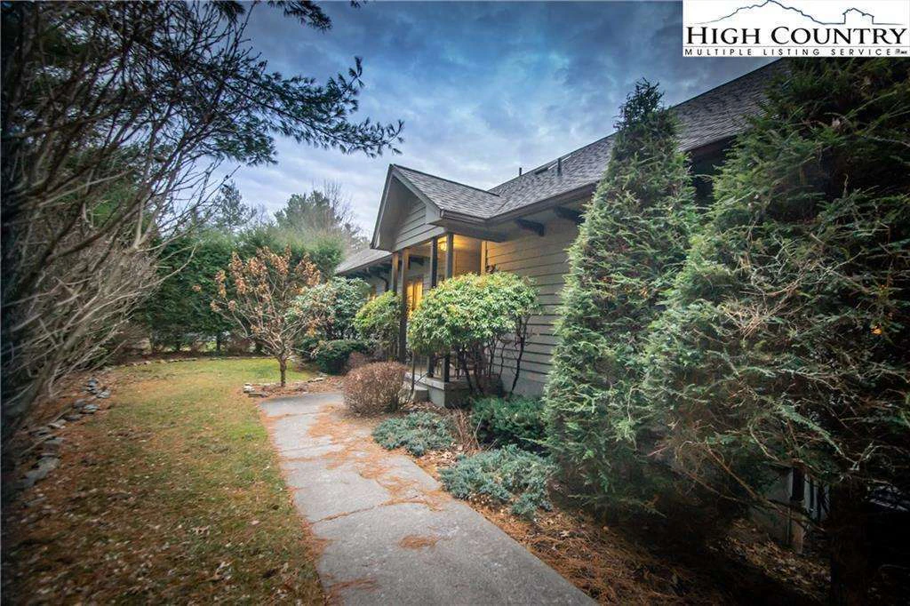 Image number 17 for the current listing