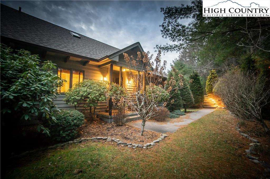 Image number 18 for the current listing