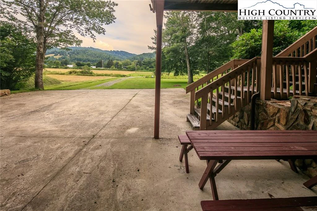 Image number 17 for the current listing
