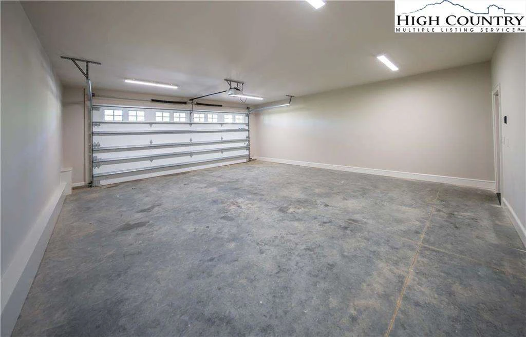 Image number 14 for the current listing