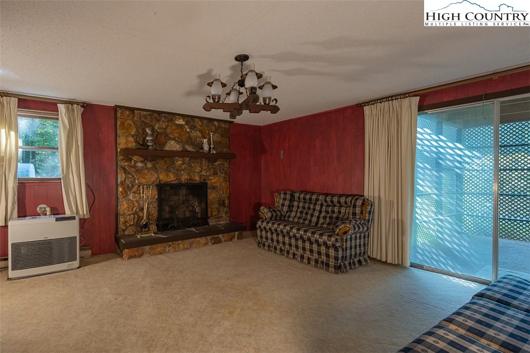 Image number 11 for the current listing