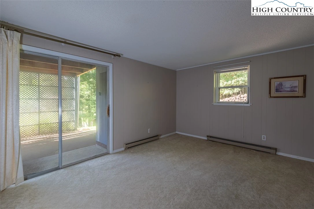 Image number 5 for the current listing