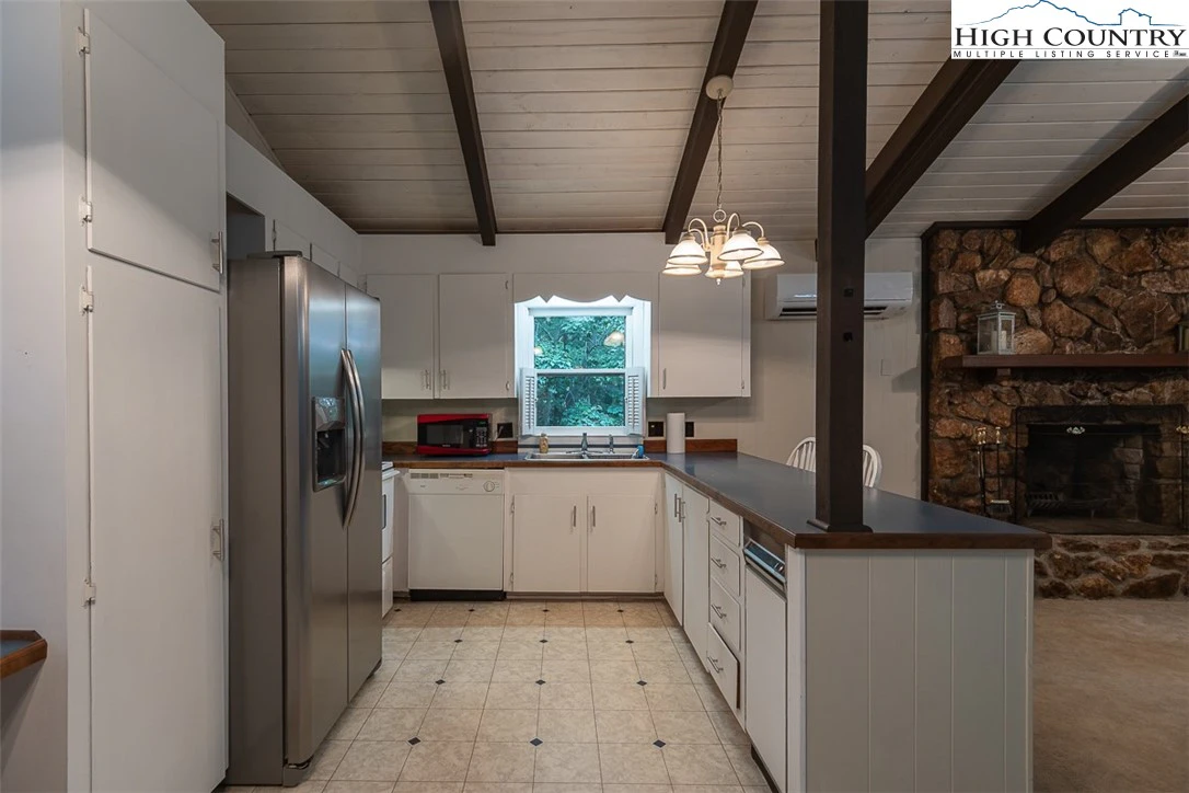 Image number 18 for the current listing
