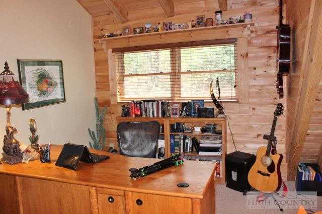 Image number 15 for the current listing