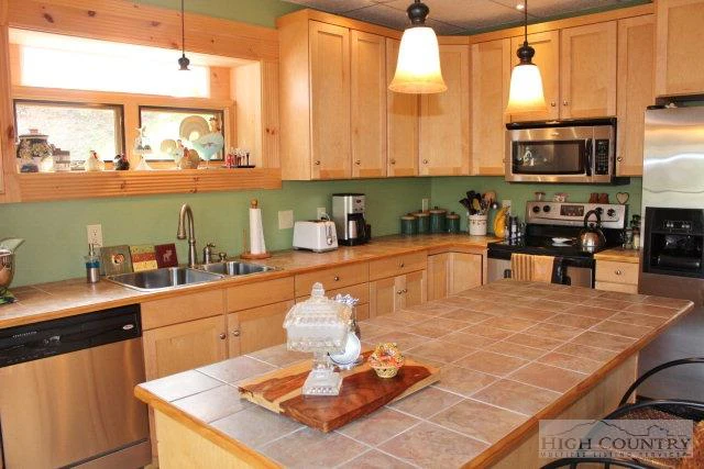 Image number 9 for the current listing