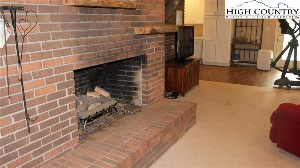 Image number 3 for the current listing