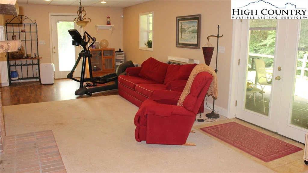 Image number 4 for the current listing