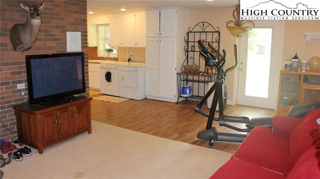 Image number 5 for the current listing