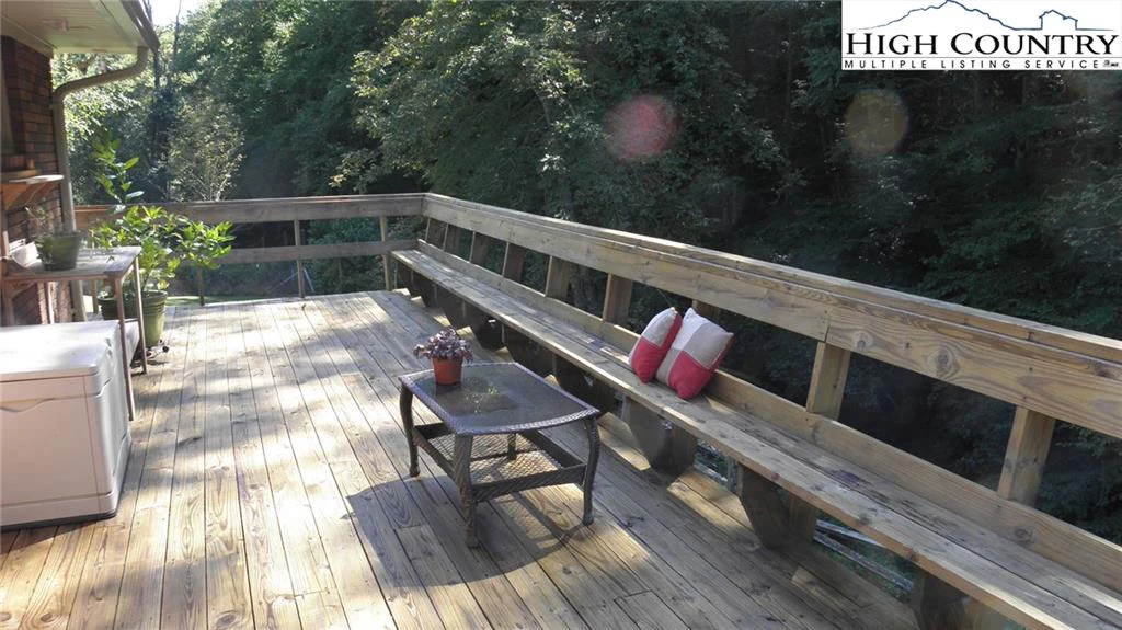 Image number 15 for the current listing