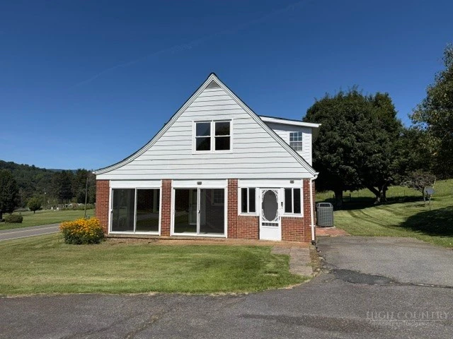 Image number 3 for the current listing