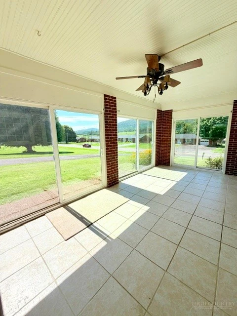 Image number 7 for the current listing