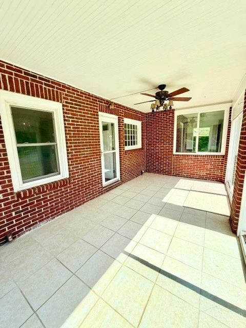 Image number 8 for the current listing