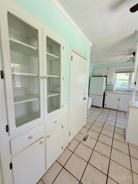 Image number 11 for the current listing