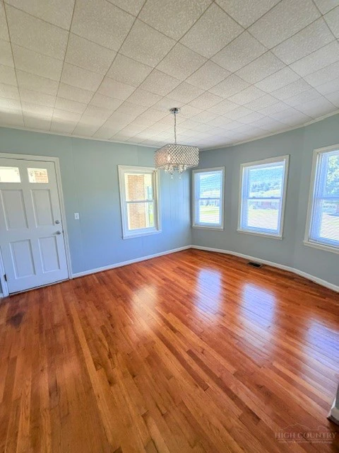 Image number 12 for the current listing