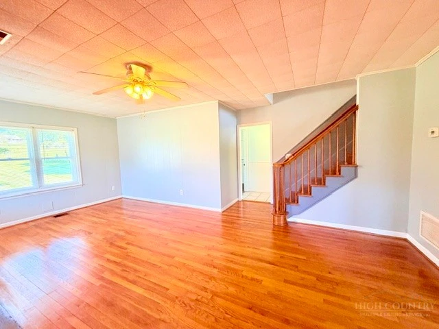 Image number 13 for the current listing