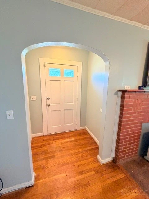 Image number 15 for the current listing