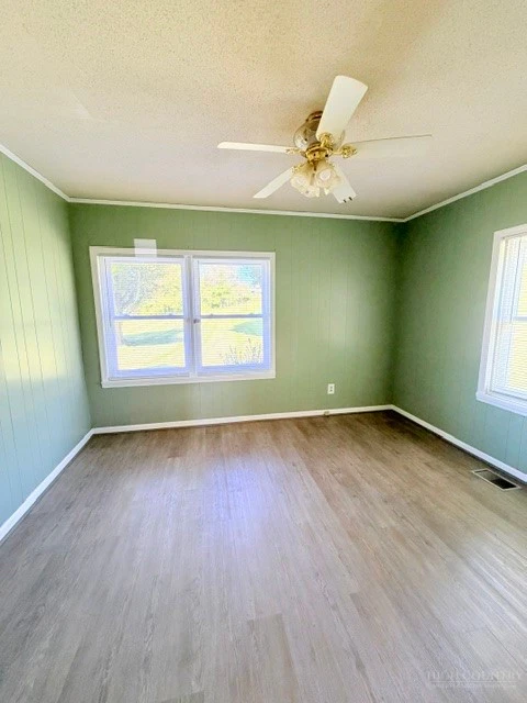 Image number 17 for the current listing