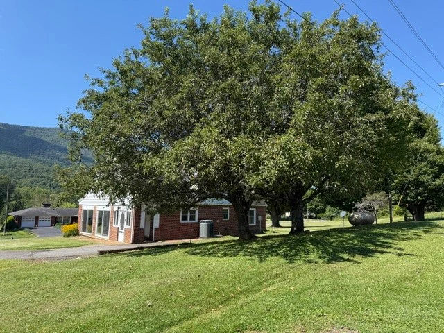 Image number 27 for the current listing