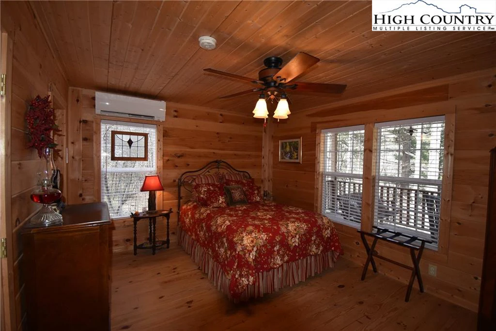 Image number 19 for the current listing