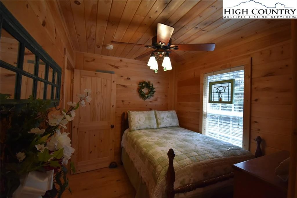 Image number 4 for the current listing
