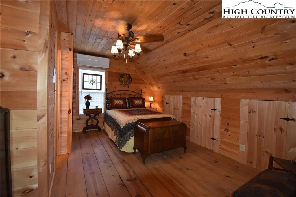 Image number 7 for the current listing