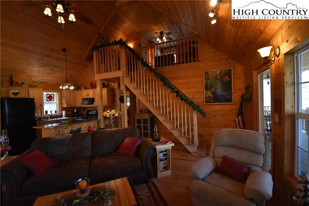Image number 11 for the current listing