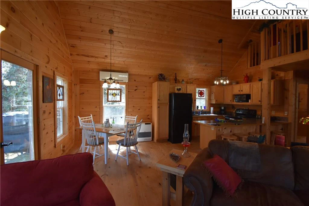 Image number 12 for the current listing