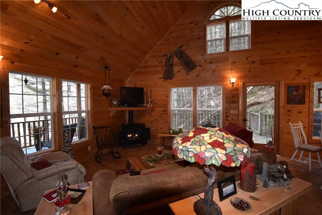 Image number 13 for the current listing