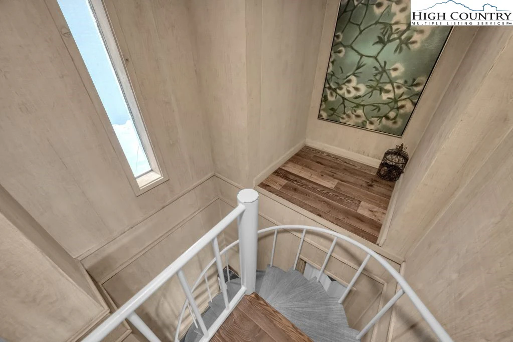 Image number 6 for the current listing