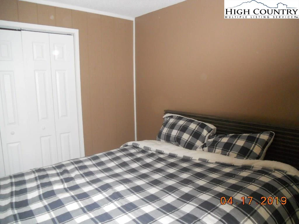 Image number 9 for the current listing