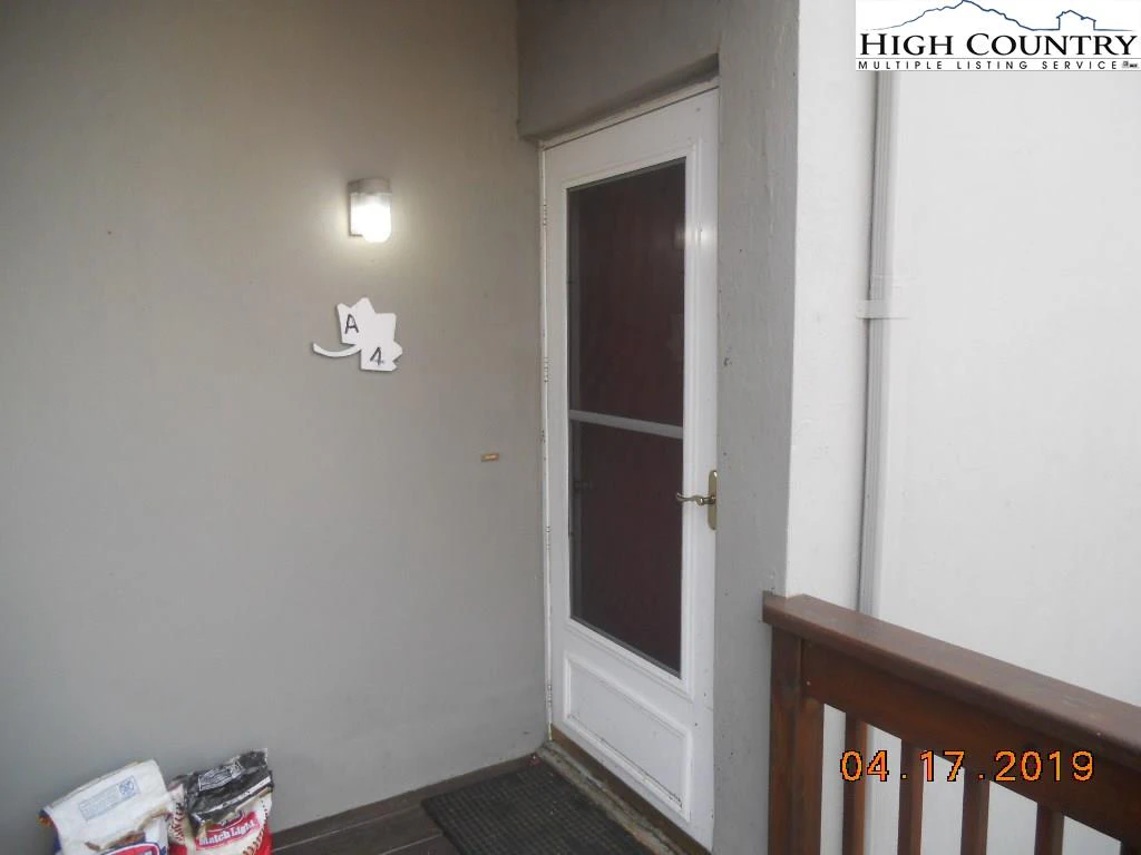 Image number 8 for the current listing