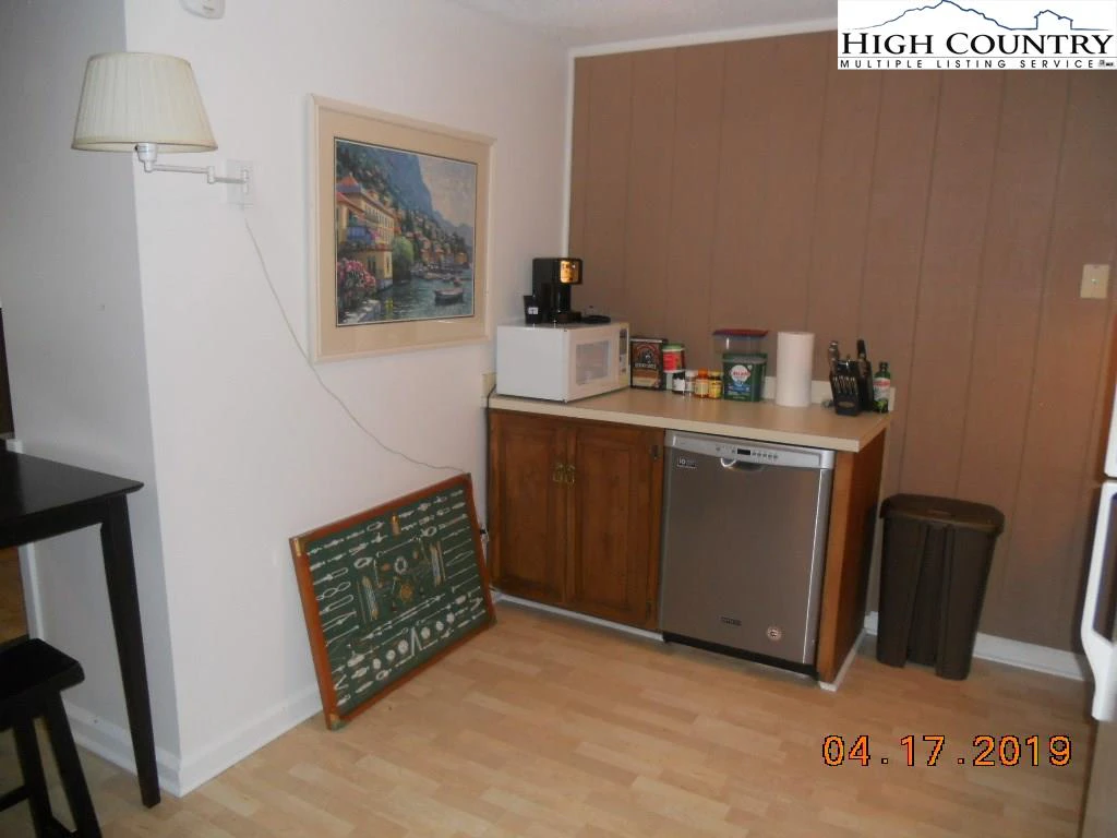 Image number 16 for the current listing