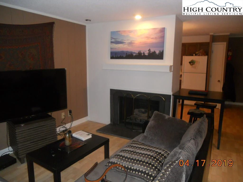 Image number 13 for the current listing