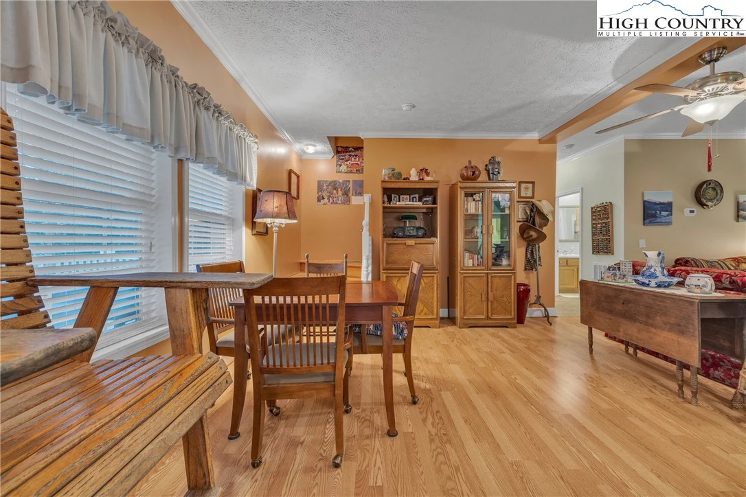 Image number 2 for the current listing