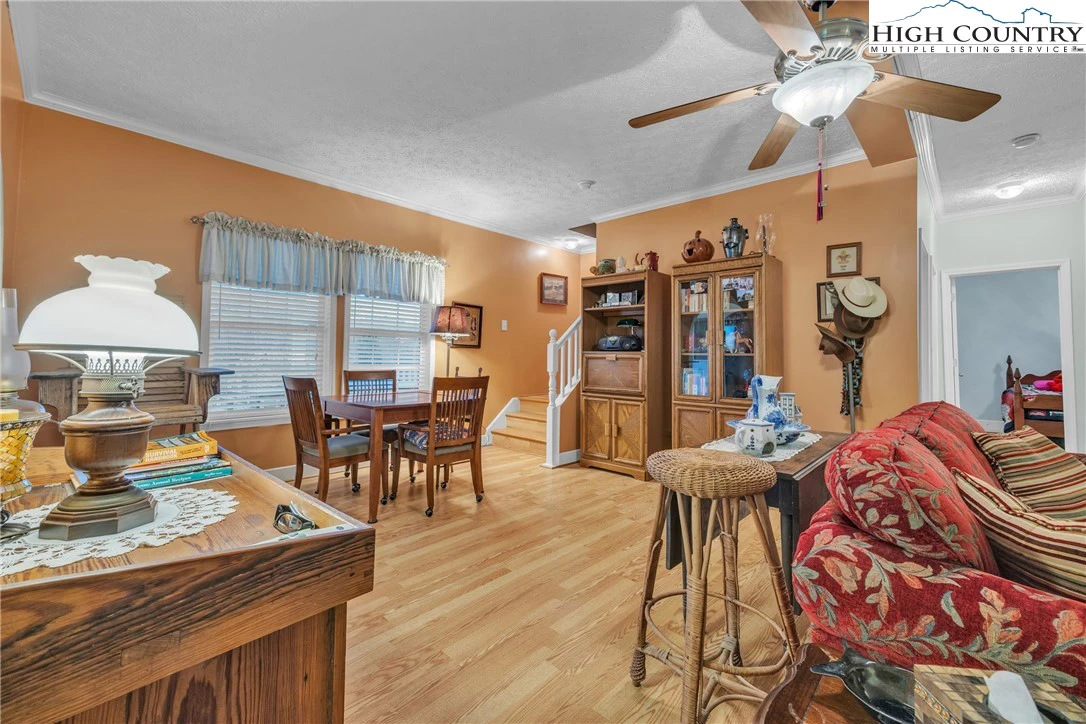 Image number 11 for the current listing