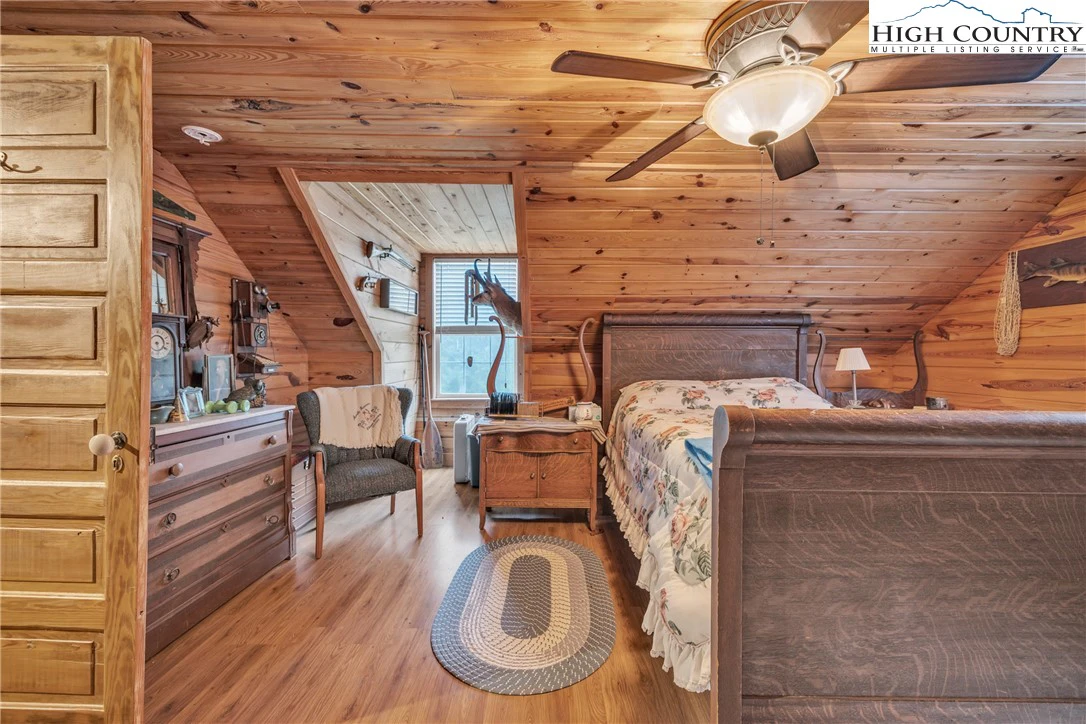 Image number 12 for the current listing