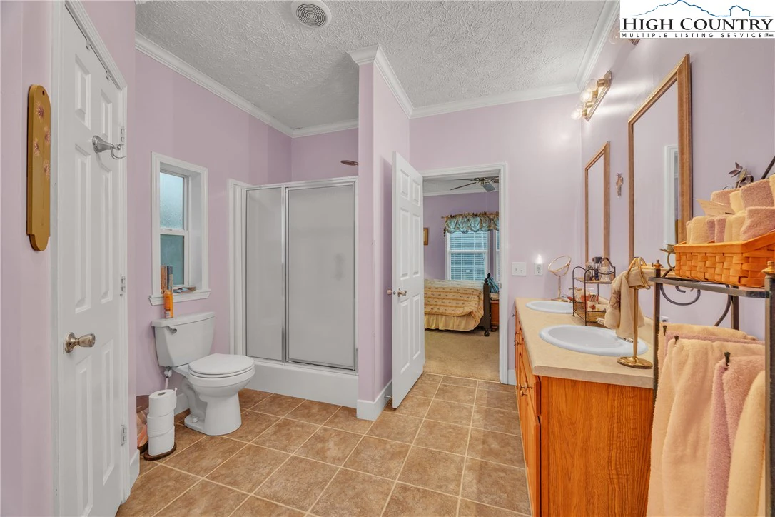 Image number 14 for the current listing
