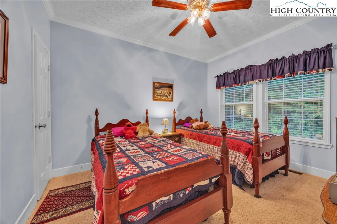 Image number 5 for the current listing