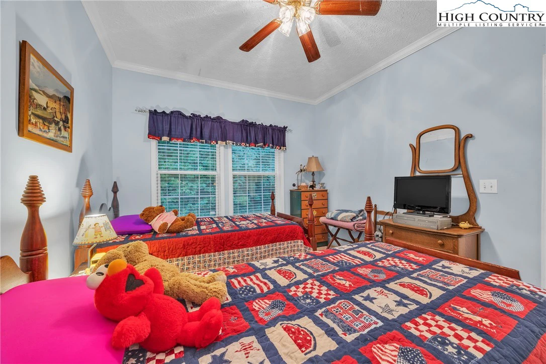 Image number 6 for the current listing