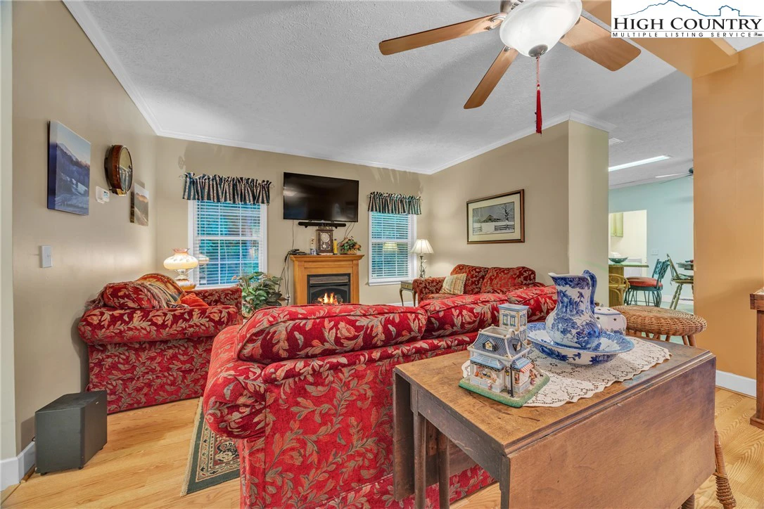 Image number 7 for the current listing